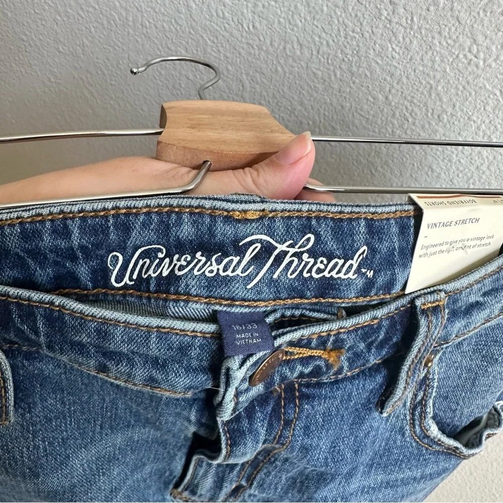 NWT Universal Thread Boyfriend Shorts Distressed Blue Jean Women’s Size 16 33